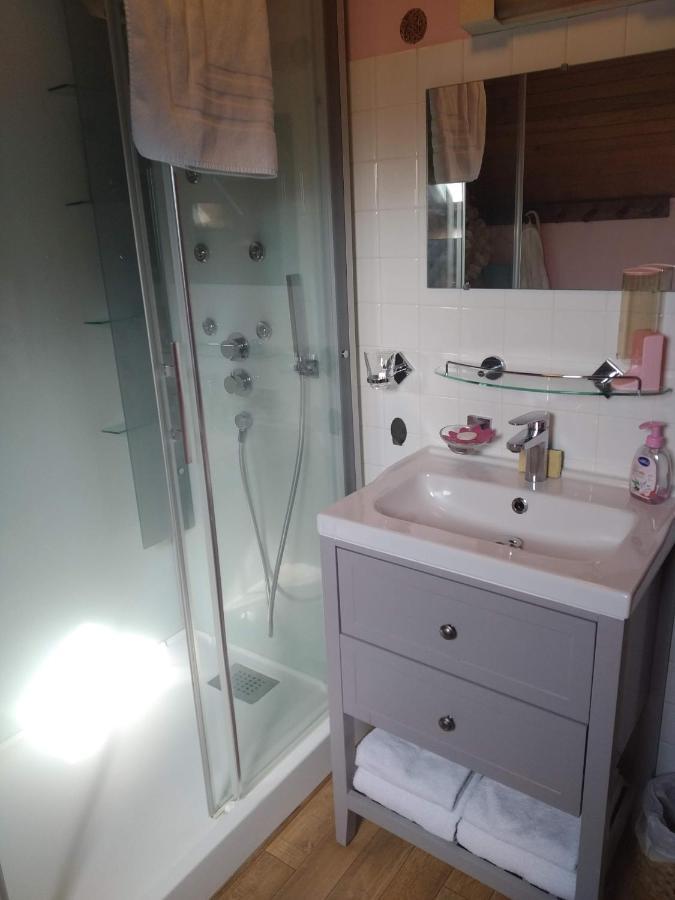 Bed and Breakfast La Longere Des Gillettes Bezenet Экстерьер фото