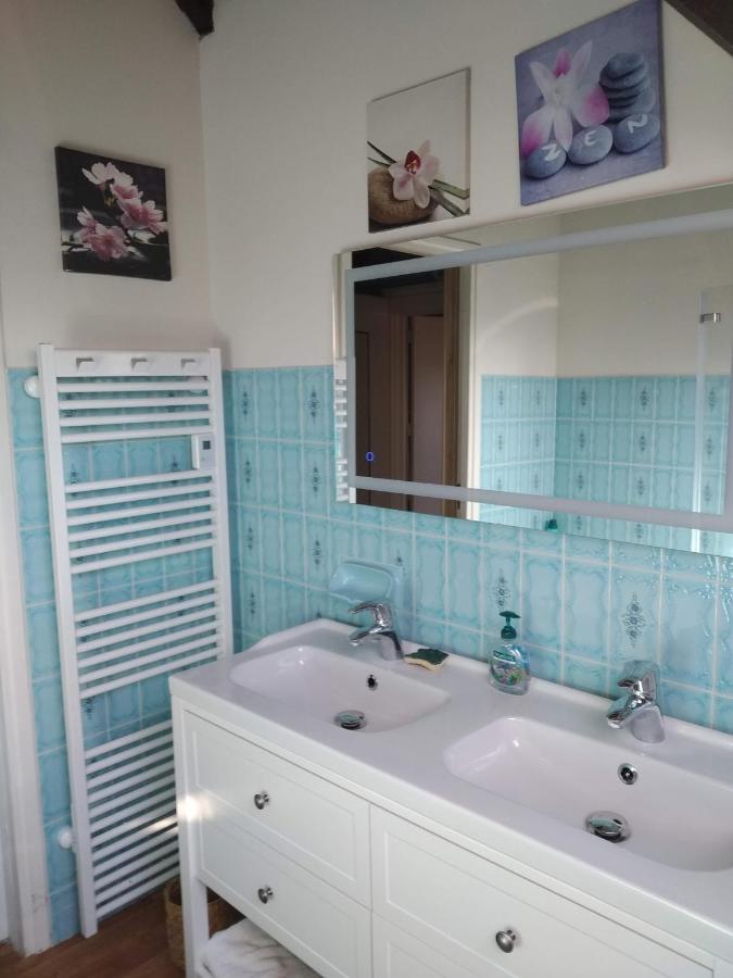 Bed and Breakfast La Longere Des Gillettes Bezenet Экстерьер фото
