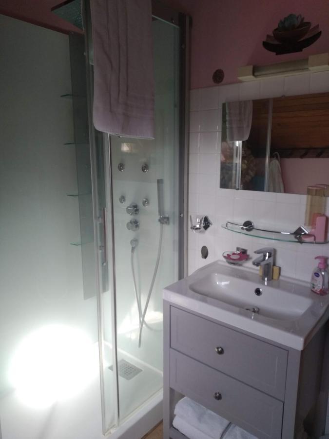 Bed and Breakfast La Longere Des Gillettes Bezenet Экстерьер фото
