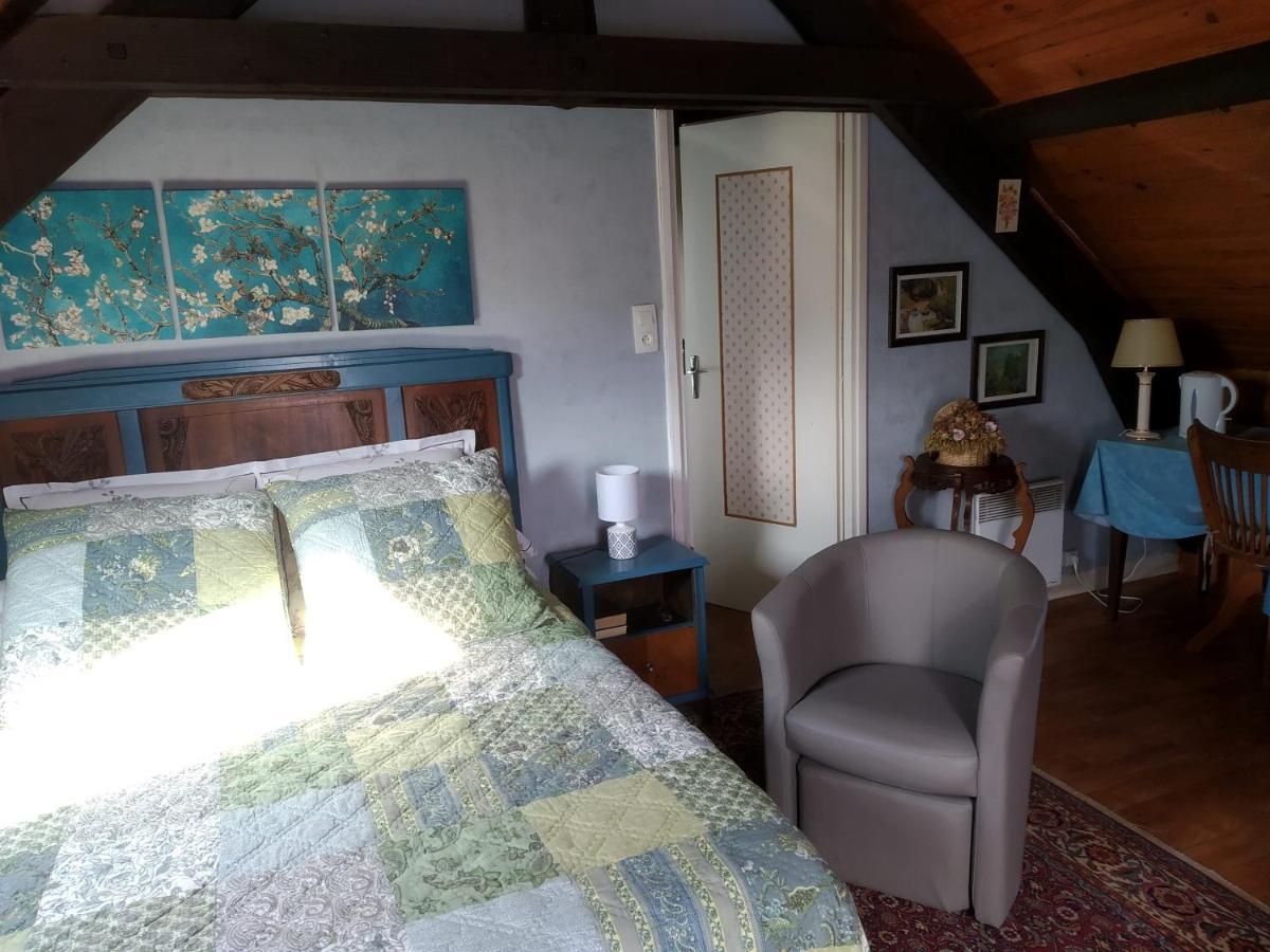 Bed and Breakfast La Longere Des Gillettes Bezenet Экстерьер фото