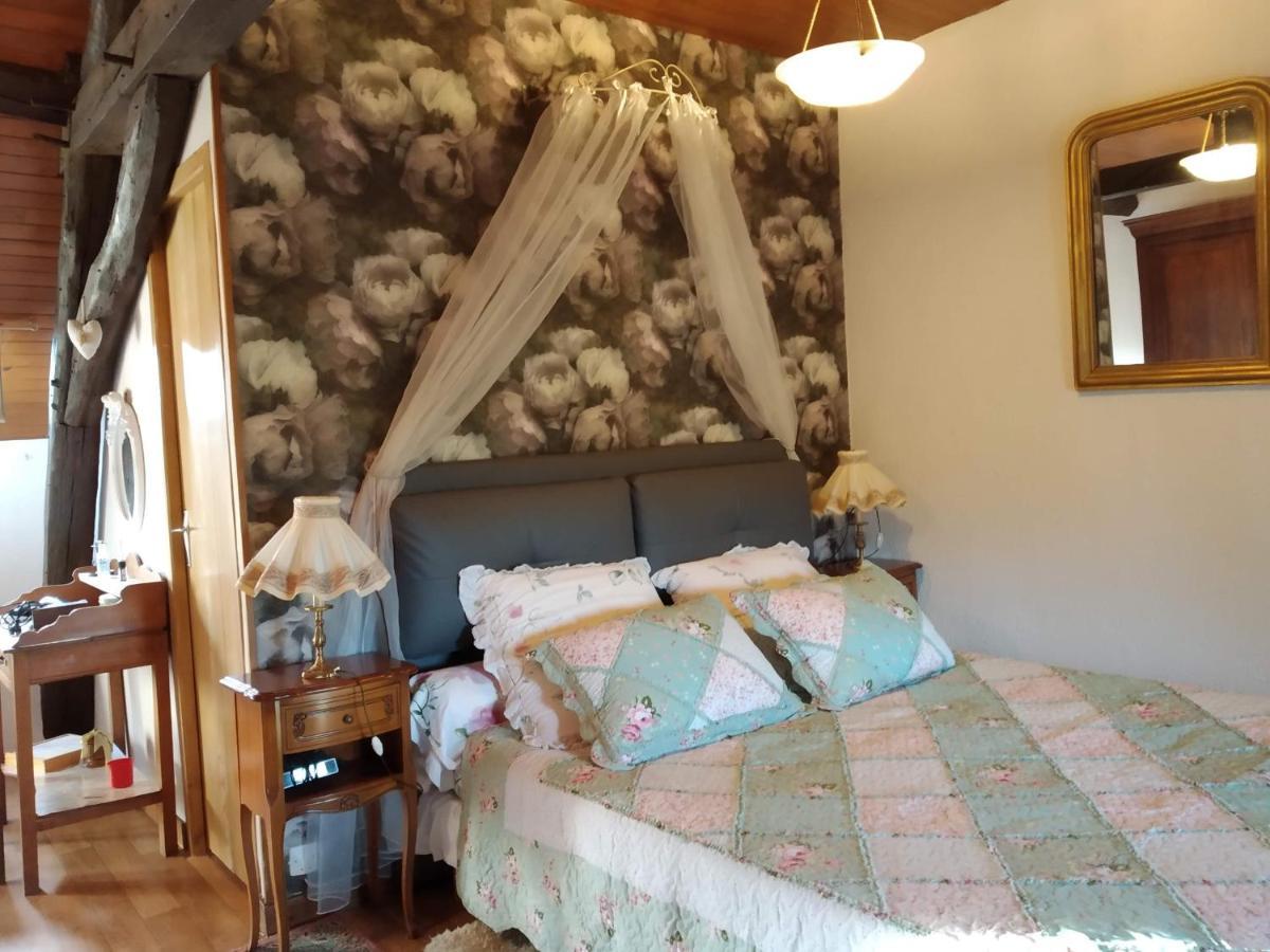 Bed and Breakfast La Longere Des Gillettes Bezenet Экстерьер фото