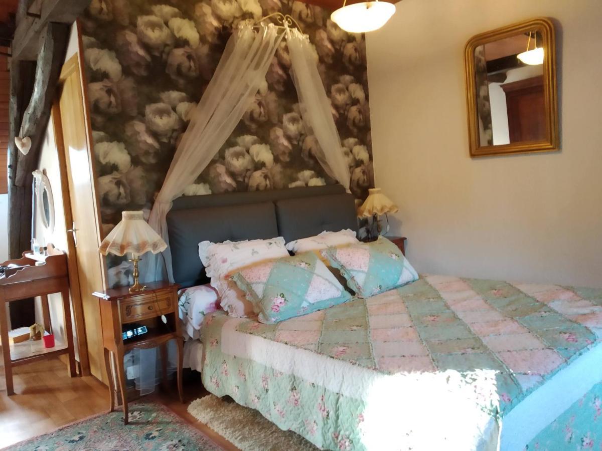 Bed and Breakfast La Longere Des Gillettes Bezenet Экстерьер фото