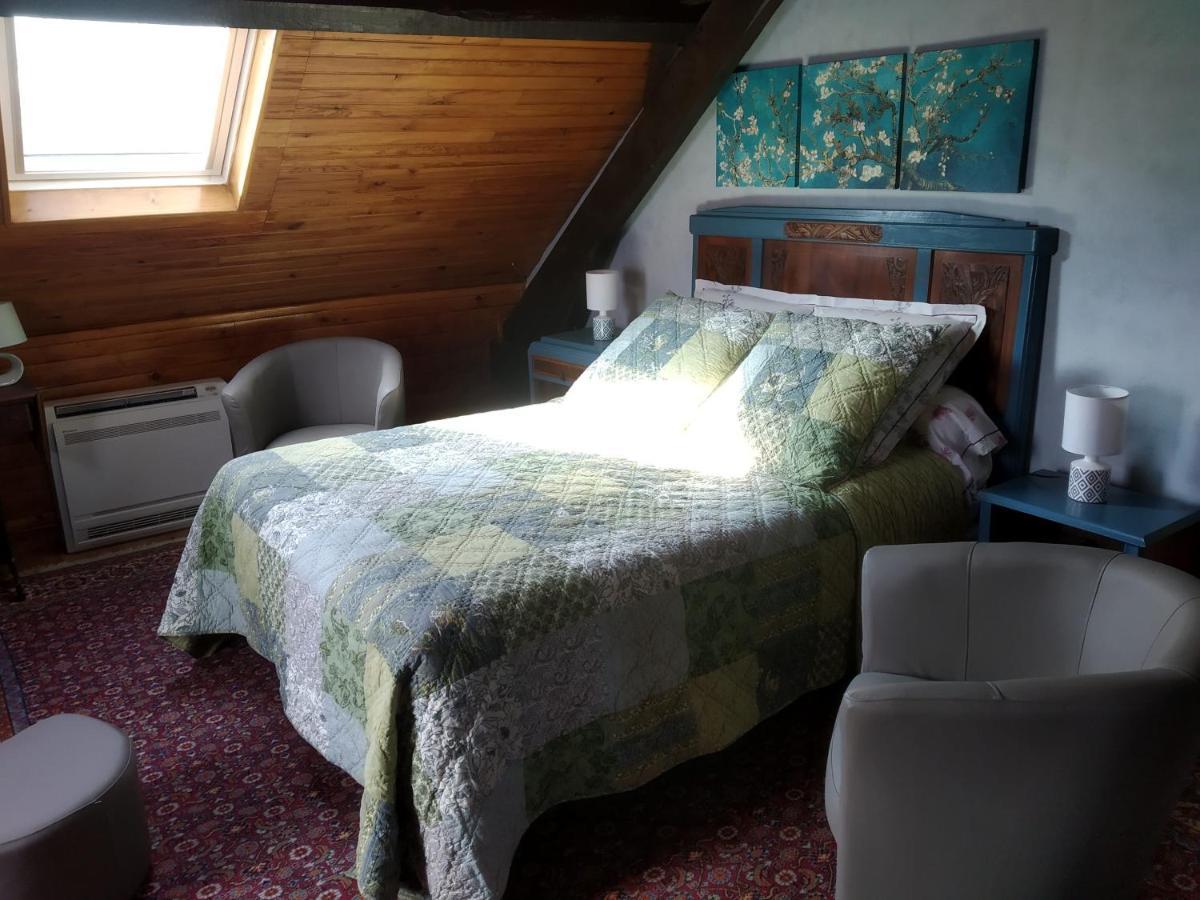 Bed and Breakfast La Longere Des Gillettes Bezenet Экстерьер фото