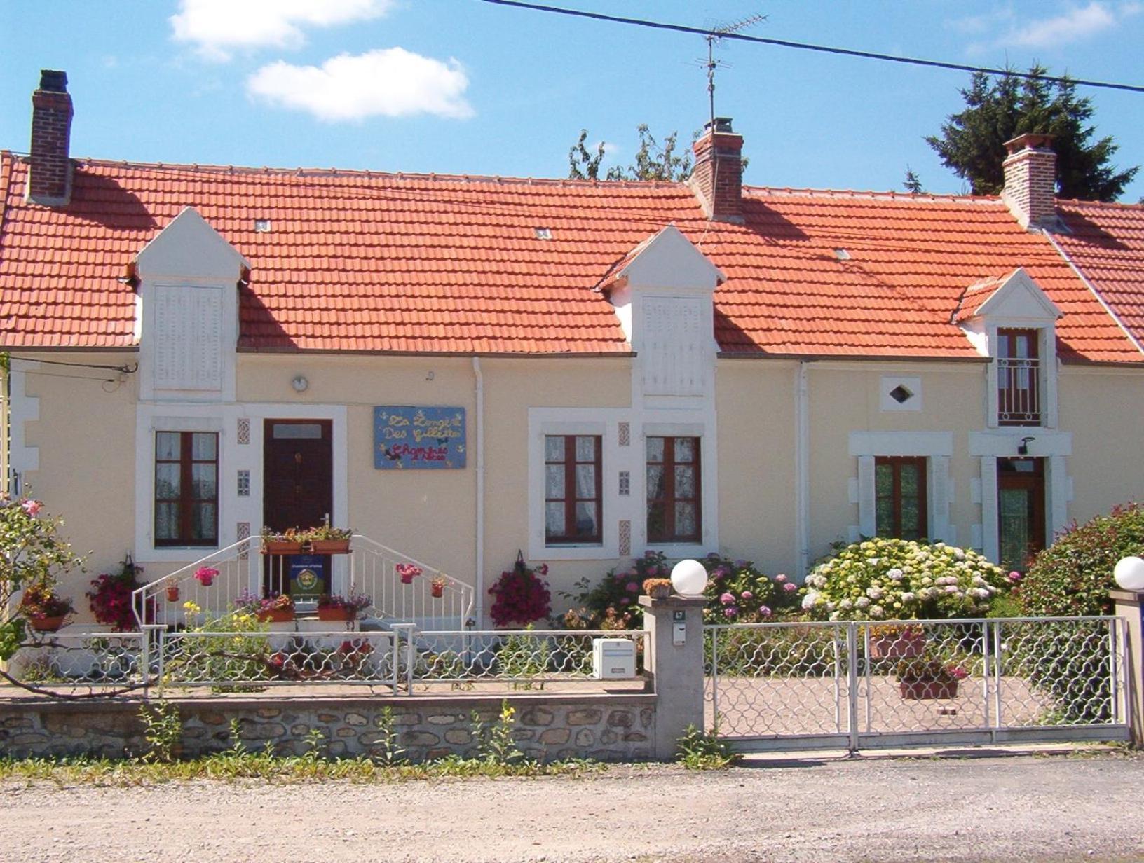Bed and Breakfast La Longere Des Gillettes Bezenet Экстерьер фото