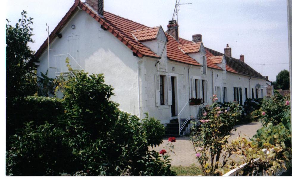 Bed and Breakfast La Longere Des Gillettes Bezenet Экстерьер фото