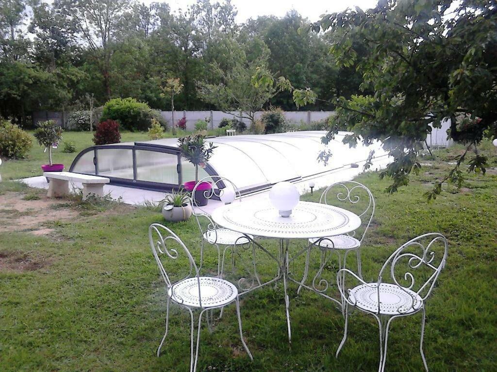 Bed and Breakfast La Longere Des Gillettes Bezenet Экстерьер фото